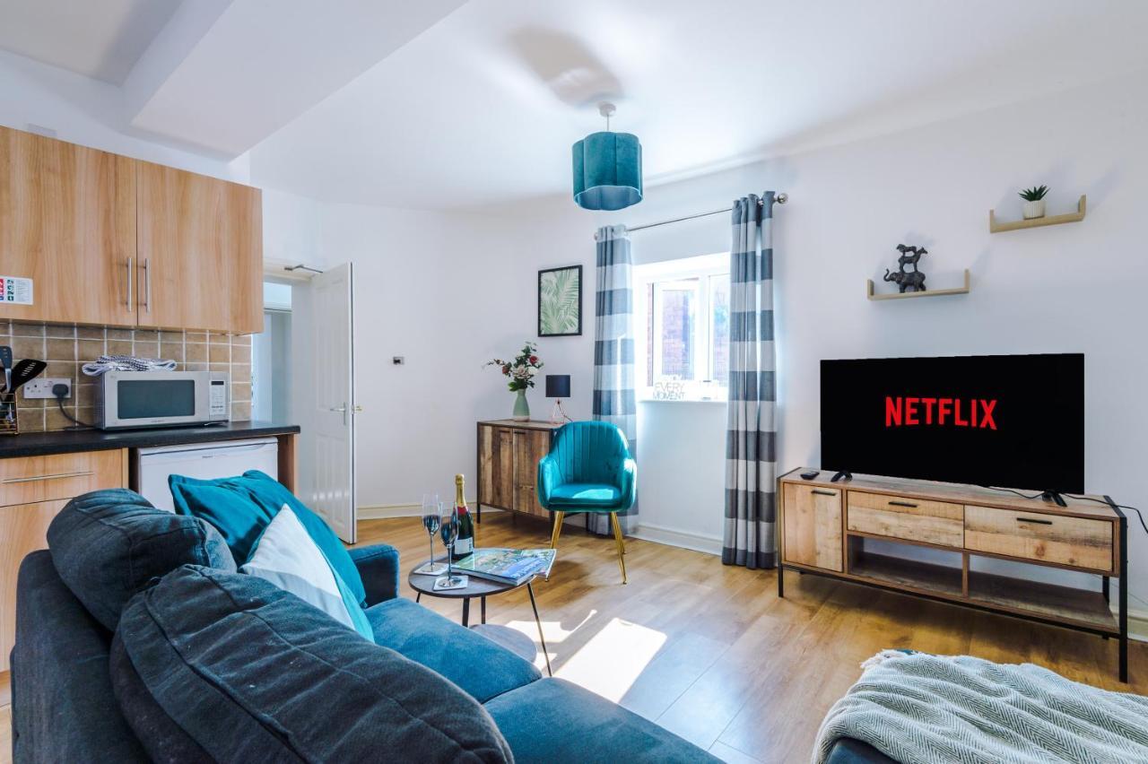 Stylish Chester City Centre Apartment By 53 Degrees Property, Ideal For Couples & Business Professionals - Sleeps 4 Екстериор снимка