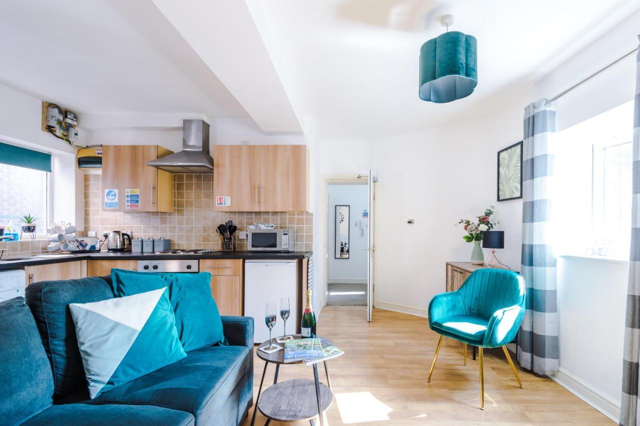 Stylish Chester City Centre Apartment By 53 Degrees Property, Ideal For Couples & Business Professionals - Sleeps 4 Екстериор снимка