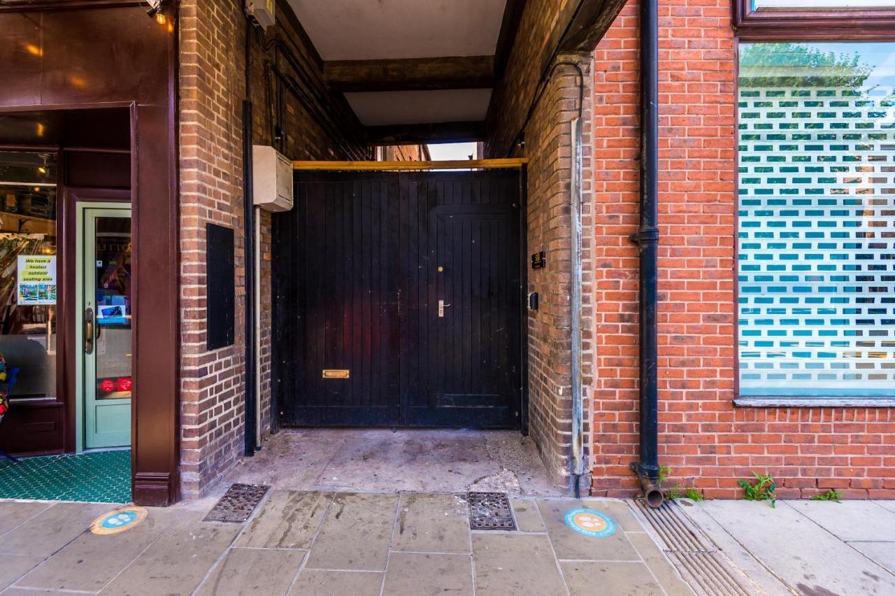 Stylish Chester City Centre Apartment By 53 Degrees Property, Ideal For Couples & Business Professionals - Sleeps 4 Екстериор снимка