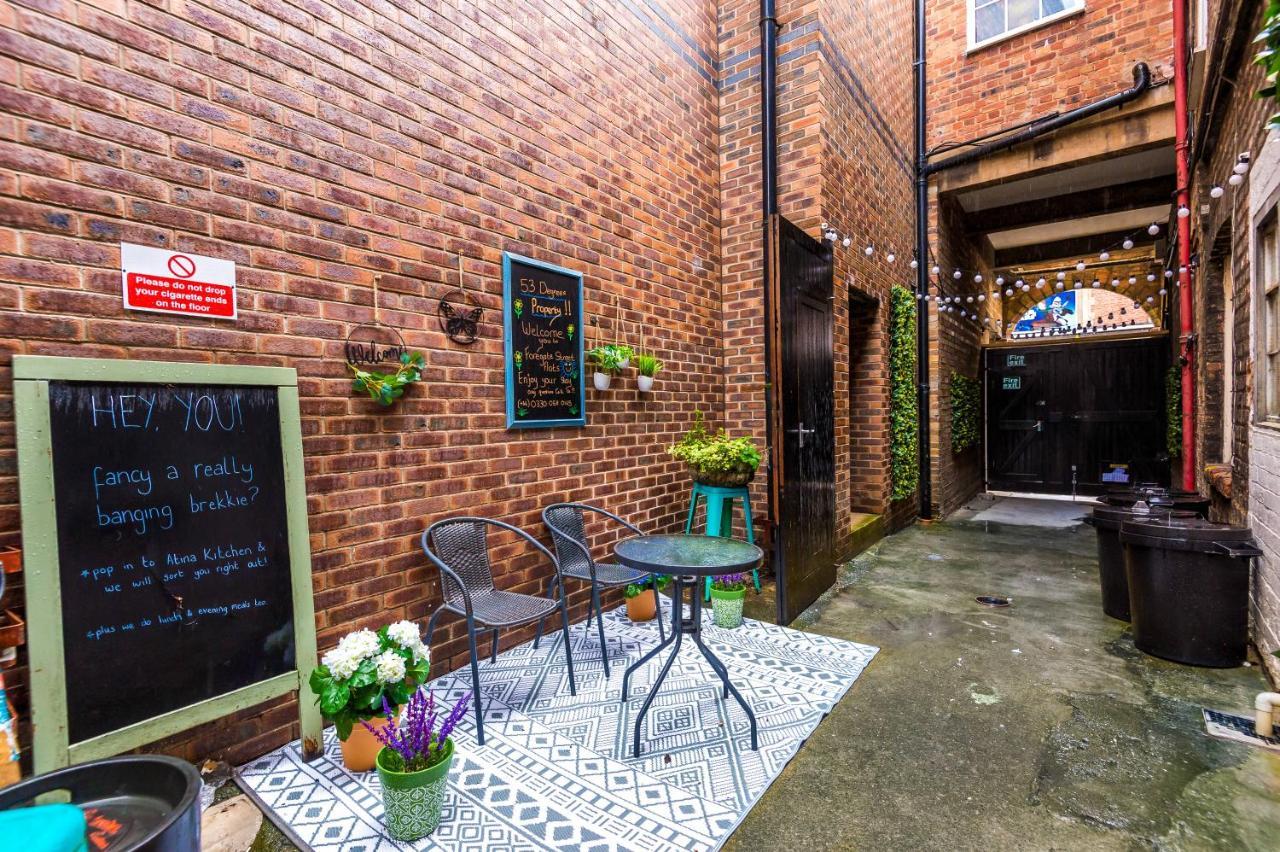 Stylish Chester City Centre Apartment By 53 Degrees Property, Ideal For Couples & Business Professionals - Sleeps 4 Екстериор снимка